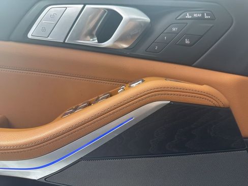 Certified 2022 BMW X7 M50i w/ Dynamic Handling Package image 11