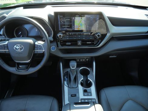 Used 2021 Toyota Highlander Platinum AWD/4WD image 11