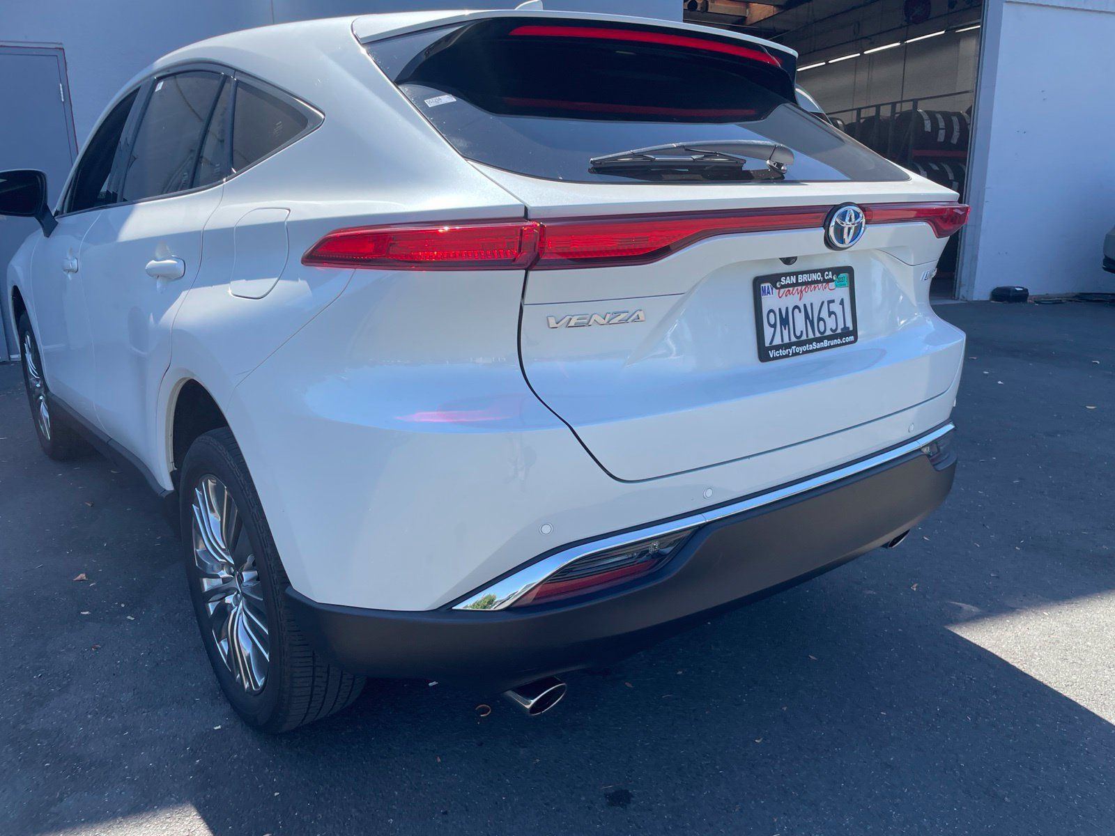 Used 2024 Toyota Venza AWD/4WD image 13
