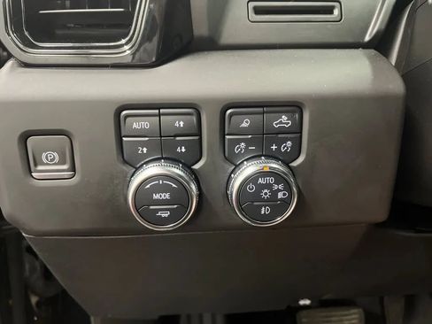 Used 2024 GMC Sierra 1500 AT4 AWD/4WD image 25