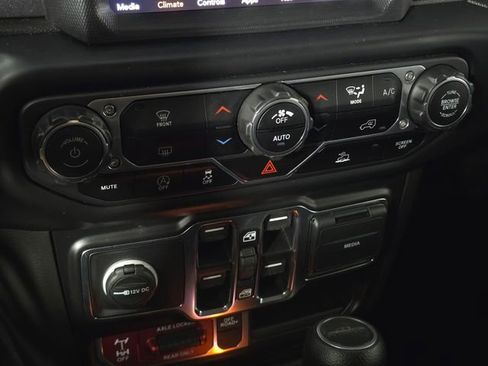 Used 2022 Jeep Gladiator Mojave image 32