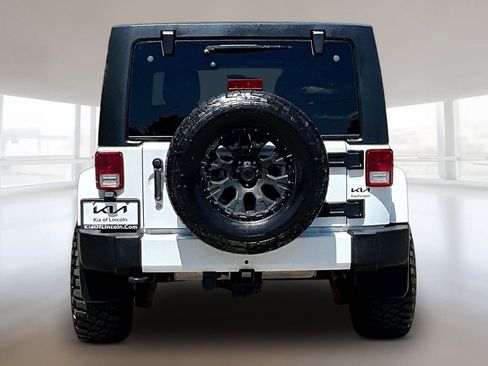 Used 2016 Jeep Wrangler Unlimited Sahara AWD/4WD image 5