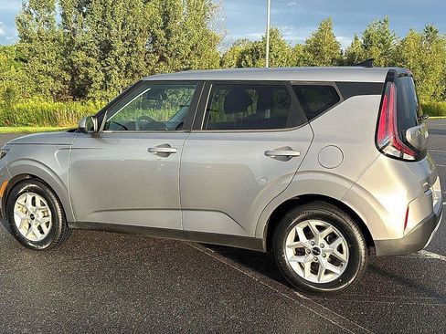 Used 2023 Kia Soul LX w/ Option Group 015 FWD image 9