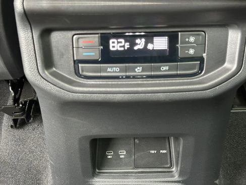 Used 2025 Volkswagen Atlas SE w/ Black Wheel Package image 23