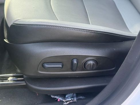 Used 2022 GMC Terrain SLT w/ Infotainment Package II image 17