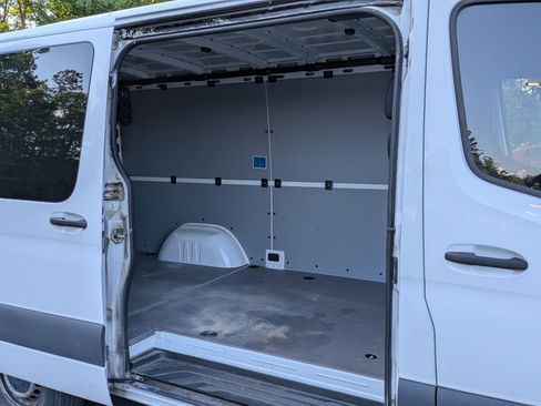 Used 2022 Mercedes-Benz Sprinter 2500 image 24