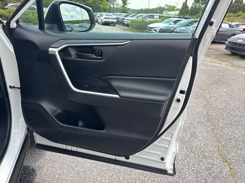 Used 2019 Toyota RAV4 LE w/ Carpet Mat Package FWD image 14