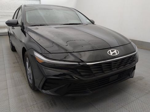 Used 2025 Hyundai Elantra SE w/ Cargo Package FWD image 13