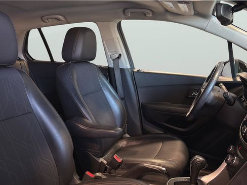 Used 2020 Chevrolet Trax LT w/ LT Convenience Package FWD image 14