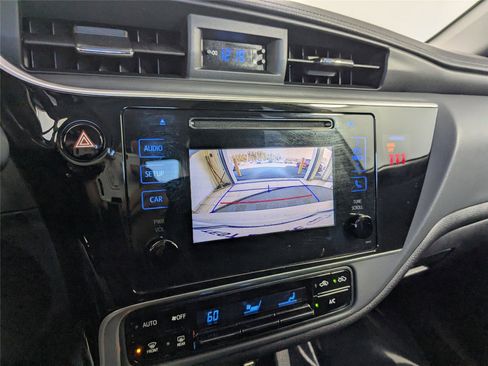 Used 2018 Toyota Corolla LE image 16