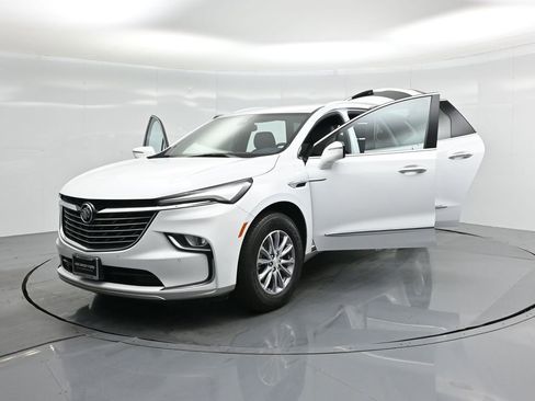 Used 2022 Buick Enclave Essence image 32