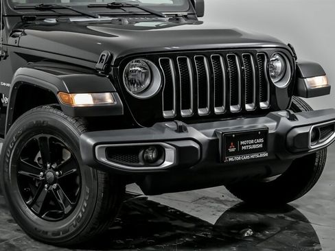 Used 2020 Jeep Wrangler Unlimited Sahara image 2
