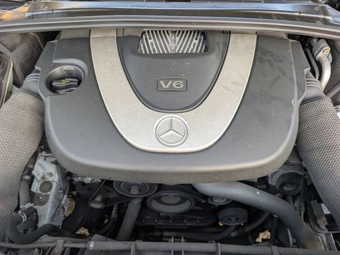 Used 2006 Mercedes-Benz R 350 4MATIC w/ Trim Pkg image 4