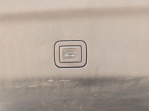 Used 2025 Chevrolet Tahoe LT image 13