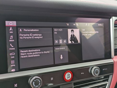 Certified 2025 Porsche Macan AWD/4WD image 17