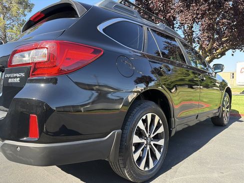 Used 2017 Subaru Outback 2.5i Limited AWD/4WD image 10