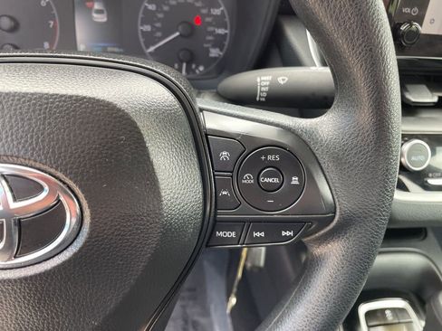 Used 2025 Toyota Corolla LE image 14