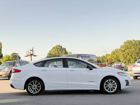 Used 2019 Ford Fusion SE FWD image 6