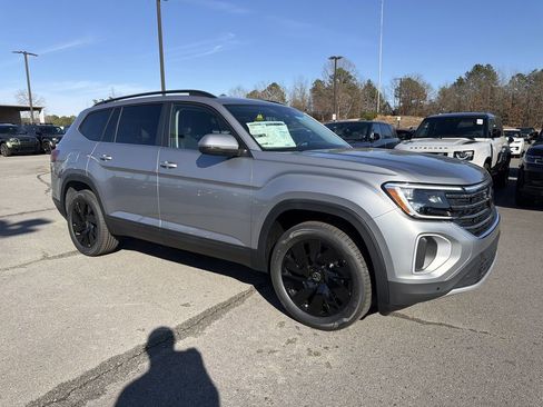 New 2026 Volkswagen Atlas SE FWD image 3