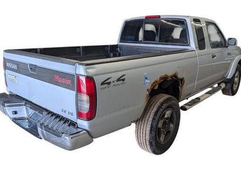 Used 2000 Nissan Frontier 4x4 King Cab V6 image 5