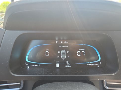 Used 2025 Hyundai Elantra SE FWD image 16