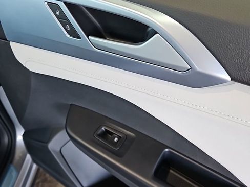 New 2026 Volkswagen Taos SE image 12