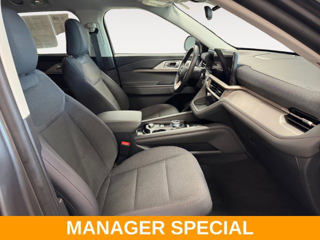 Used 2025 Ford Explorer Active AWD/4WD image 4