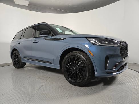 New 2026 Lincoln Aviator Reserve AWD/4WD image 2