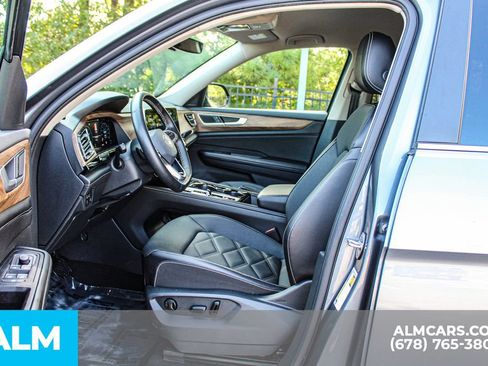 Used 2024 Volkswagen Atlas SE AWD/4WD image 16