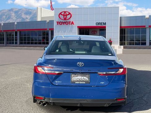 Used 2025 Toyota Camry SE FWD image 4