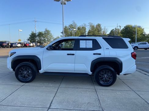 Used 2025 Toyota 4Runner SR5 AWD/4WD image 7