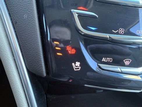 Used 2014 Cadillac XTS Luxury image 29