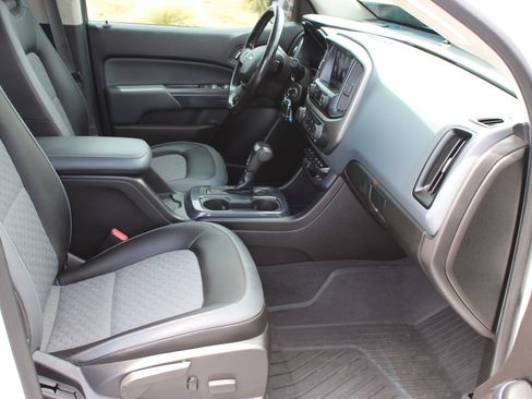 Used 2019 Chevrolet Colorado Z71 AWD/4WD image 24