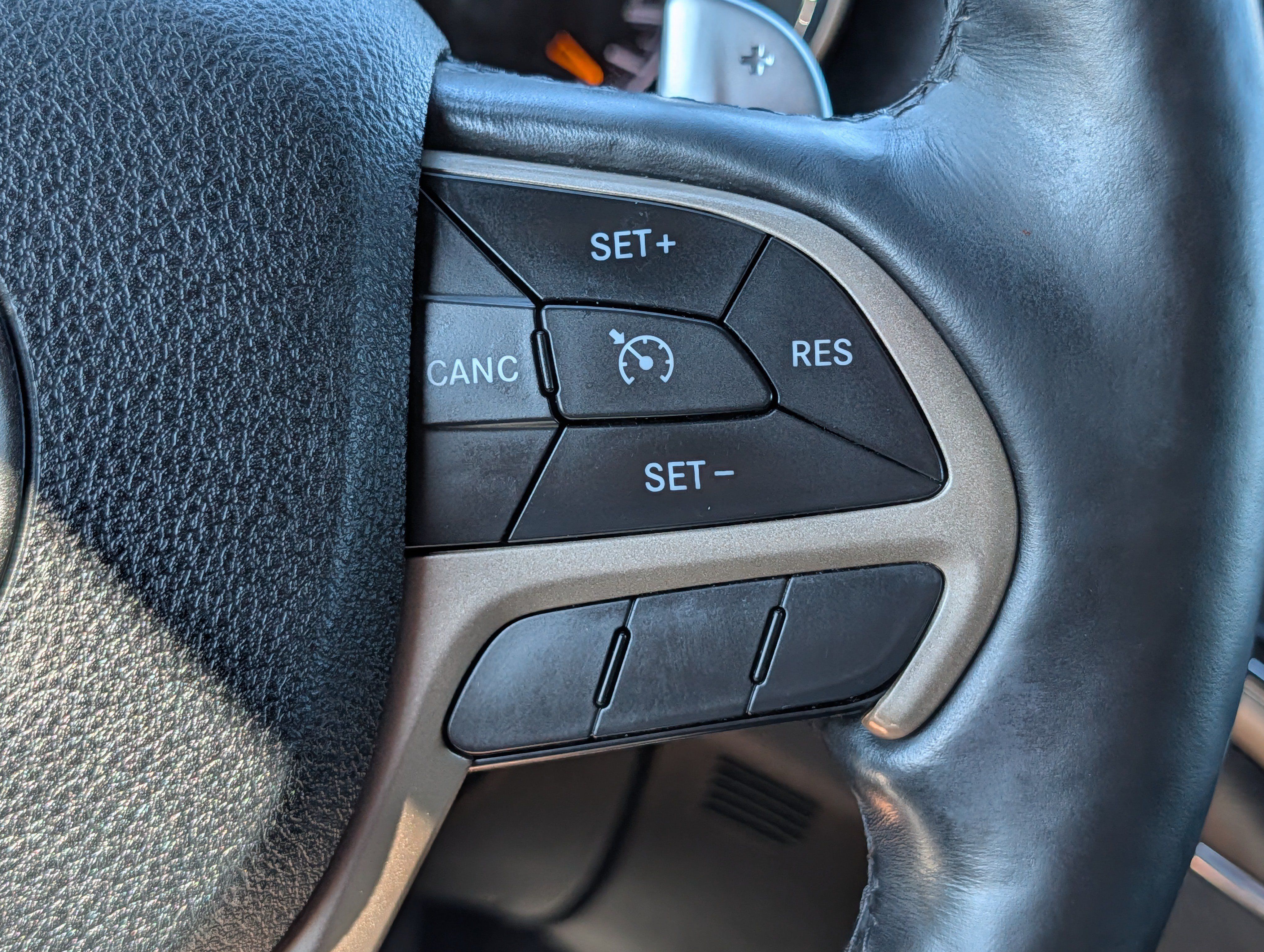 Used 2014 Jeep Grand Cherokee Limited w/ Trailer Tow Group IV AWD/4WD image 30