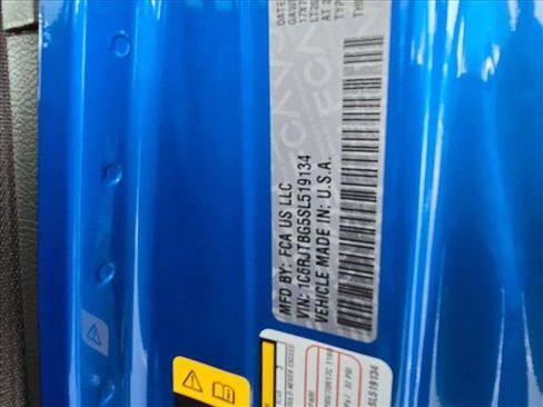 New 2025 Jeep Gladiator Rubicon w/ Convenience Group image 16