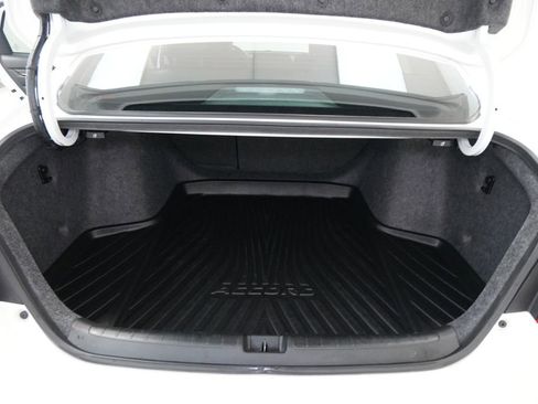 Used 2018 Honda Accord Touring image 22