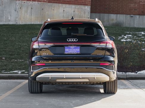 Used 2023 Audi Q4 e-tron Premium w/ 20" Wheel Package image 26