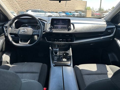 Used 2025 Nissan Rogue SV FWD image 35