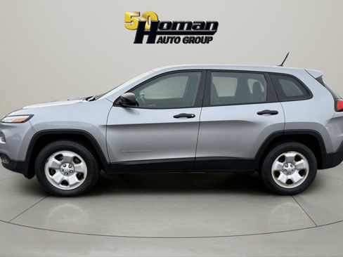 Used 2017 Jeep Cherokee Sport w/ Cold Weather Group image 2