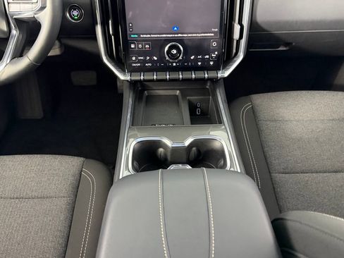 Used 2025 GMC Acadia Elevation image 16