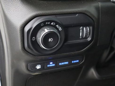 Used 2023 Jeep Wrangler Unlimited Sahara w/ Cold Weather Group AWD/4WD image 22
