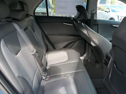 New 2025 Kia Niro EX Touring image 20