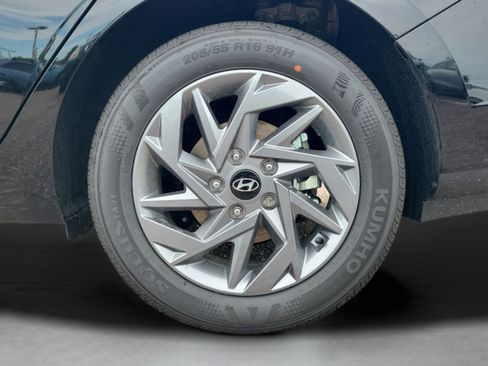 Certified 2025 Hyundai Elantra Hybrid FWD image 31
