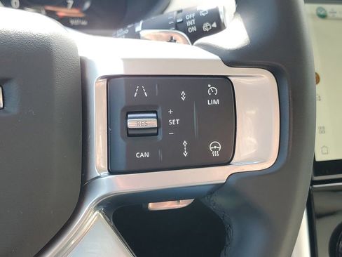 Used 2025 Land Rover Discovery Dynamic SE AWD/4WD image 20