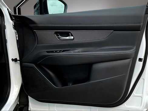 Certified 2025 Nissan Murano SV AWD/4WD image 13