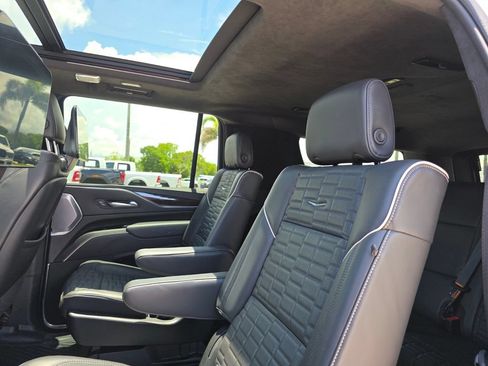 Used 2022 Cadillac Escalade ESV Sport Platinum w/ LPO, ONYX Package RWD image 23