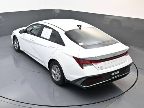Certified 2026 Hyundai Elantra SE FWD image 19