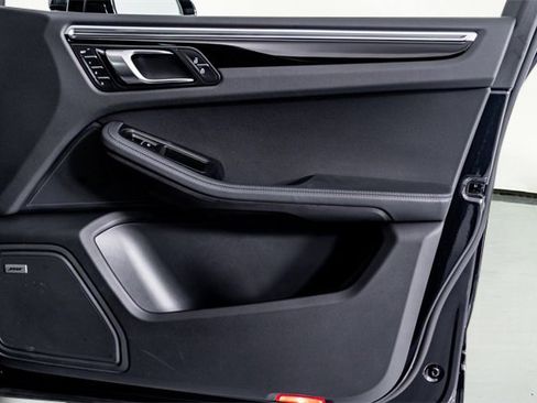 Used 2022 Porsche Macan S w/ Premium Package Plus image 43