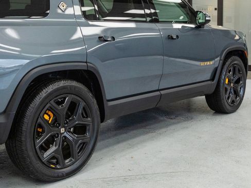 Used 2023 Rivian R1S Adventure image 36