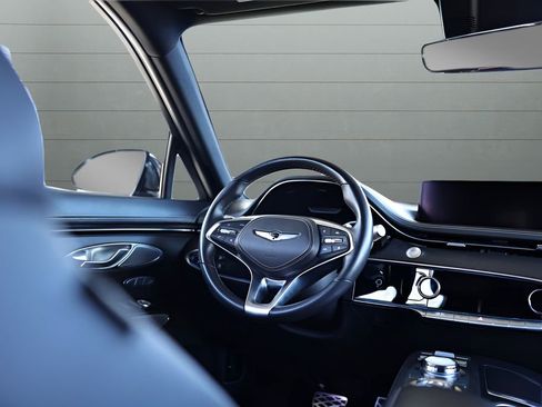 Used 2023 Genesis GV70 2.5T w/ Sport Prestige Package image 37